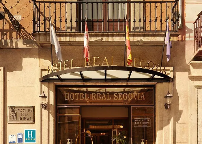 Готель Real By Recordis 4*